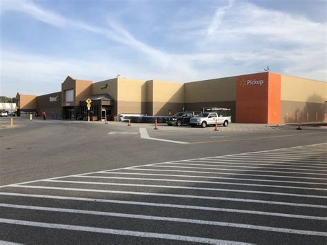 Algood walmart - 0:00. 0:46. SAN ANTONIO — An apparent smuggling operation involving undocumented immigrants came to a tragic conclusion early Sunday morning when emergency responders …